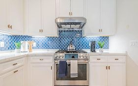 Charming 3-Bedroom Luxury Home Near Downtown, Nrg, Galleria & Medical Center